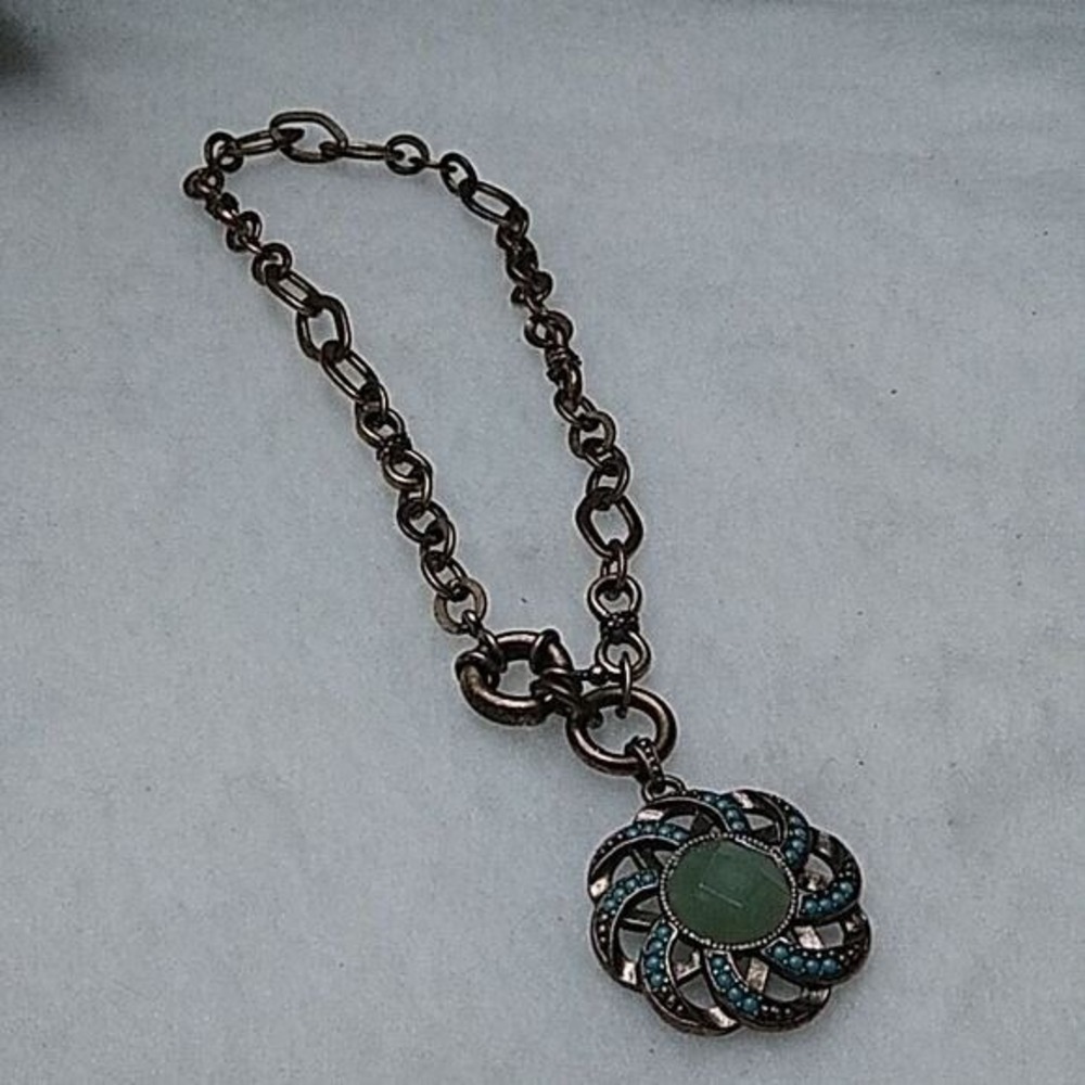 Bronze chain necklace with floral pendant‎